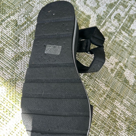 Guess black multi fabric size 8 NWOT - Picture 5 of 6